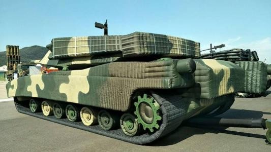 克孜勒苏柯尔克孜充气坦克战车